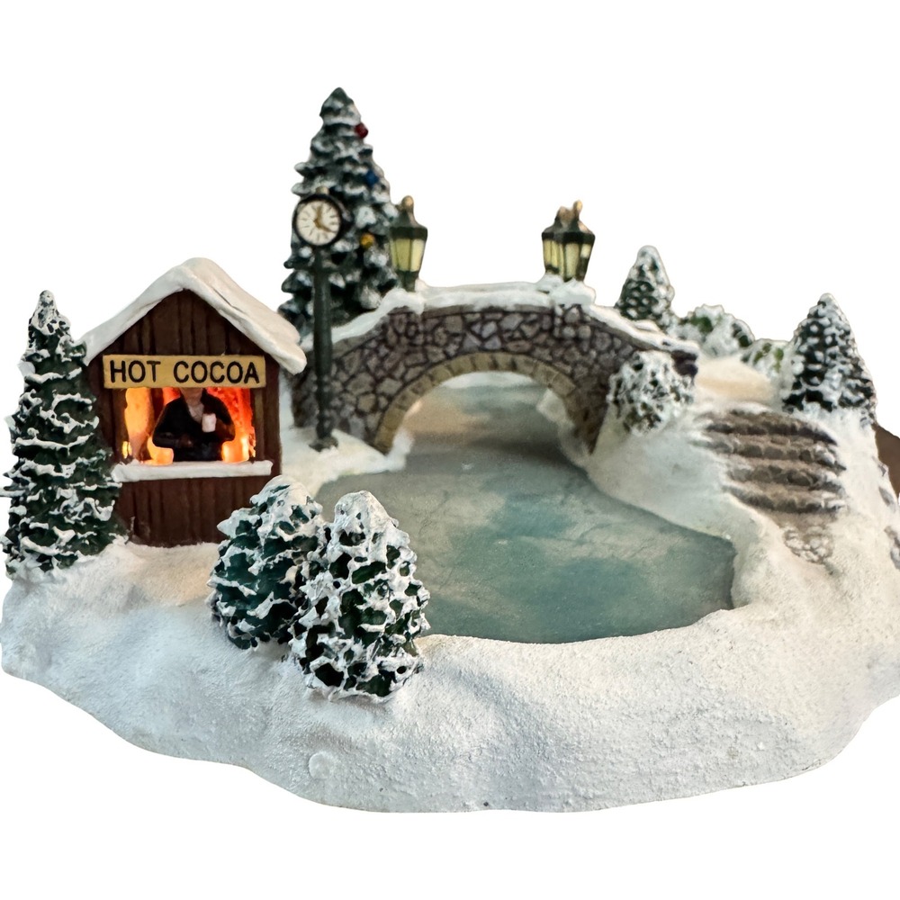 Thomas Kinkade Hawthorne Village Skating at the Pond Lighted Sculpture 2001